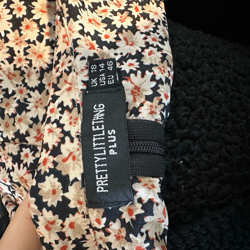 Plus Size Ditsy Floral Cut Out Shirt Dress - Picture 5 of 5